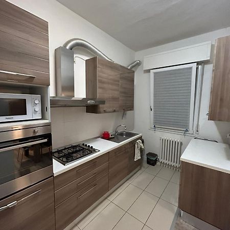 Appartamento In Villetta A 2 Passi Dal Mare E Dal Centro 佩萨罗 外观 照片