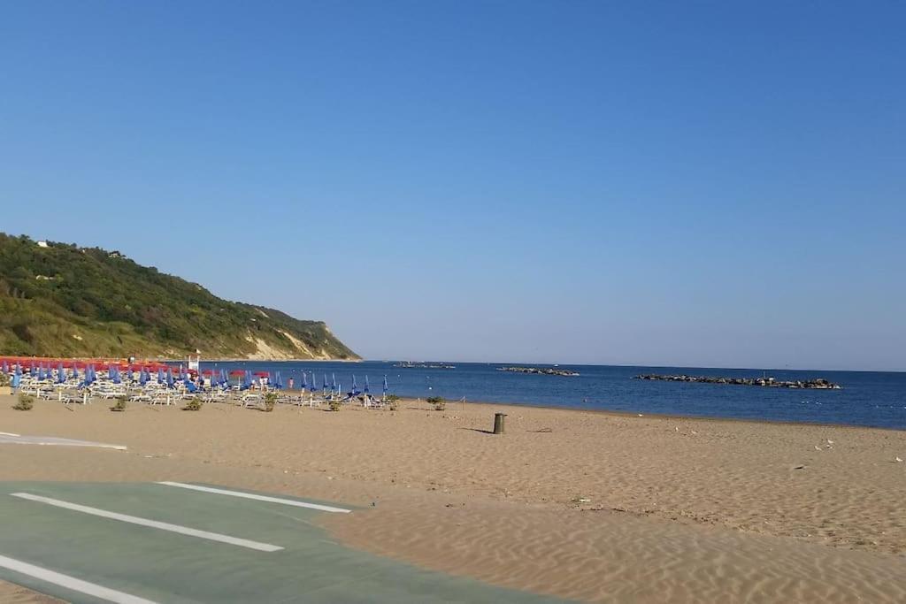 Appartamento In Villetta A 2 Passi Dal Mare E Dal Centro 佩萨罗 外观 照片