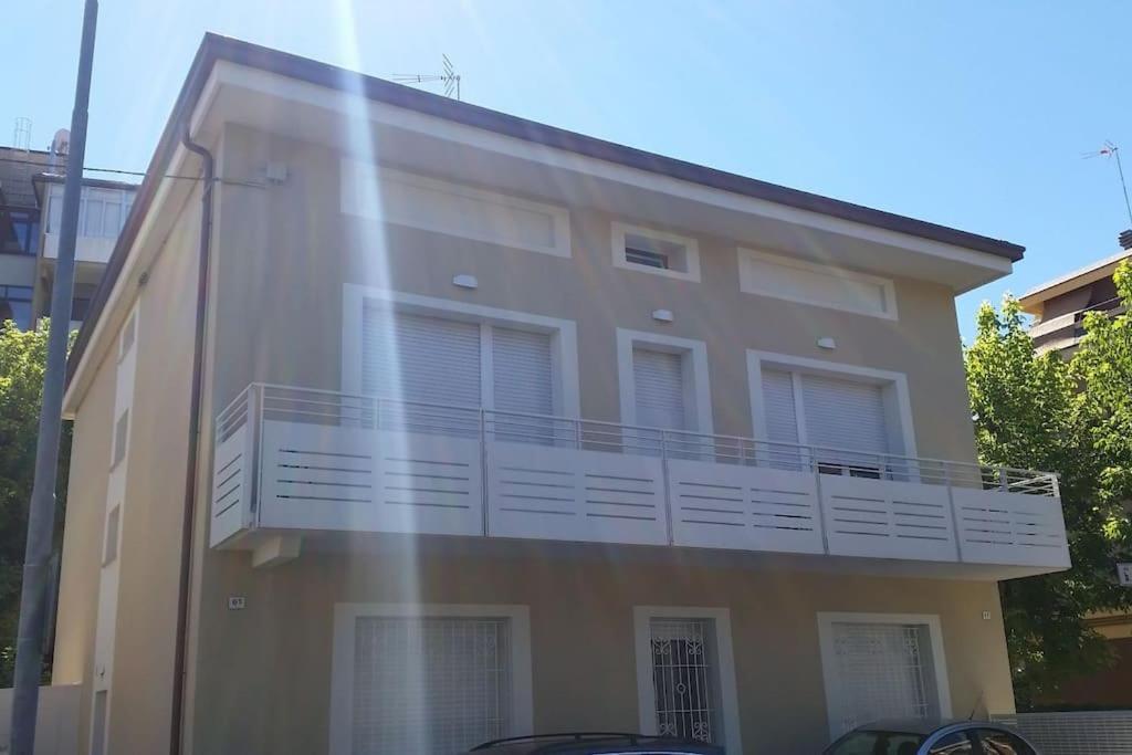 Appartamento In Villetta A 2 Passi Dal Mare E Dal Centro 佩萨罗 外观 照片
