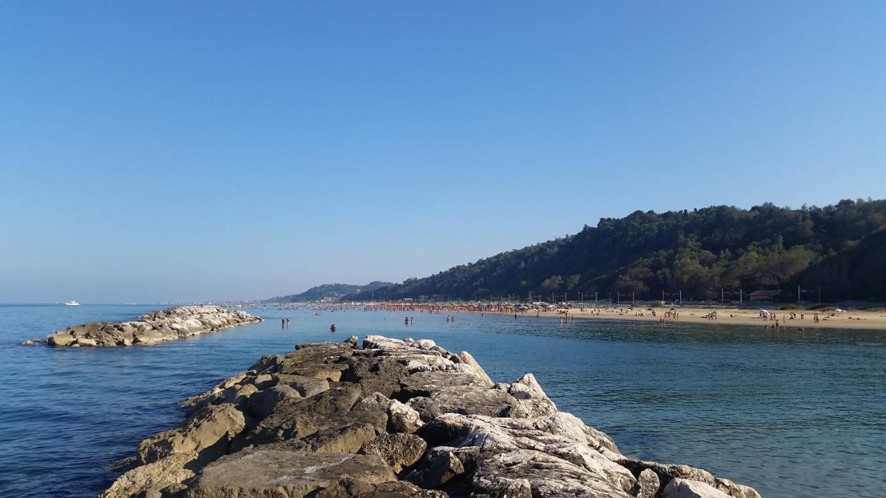 Appartamento In Villetta A 2 Passi Dal Mare E Dal Centro 佩萨罗 外观 照片