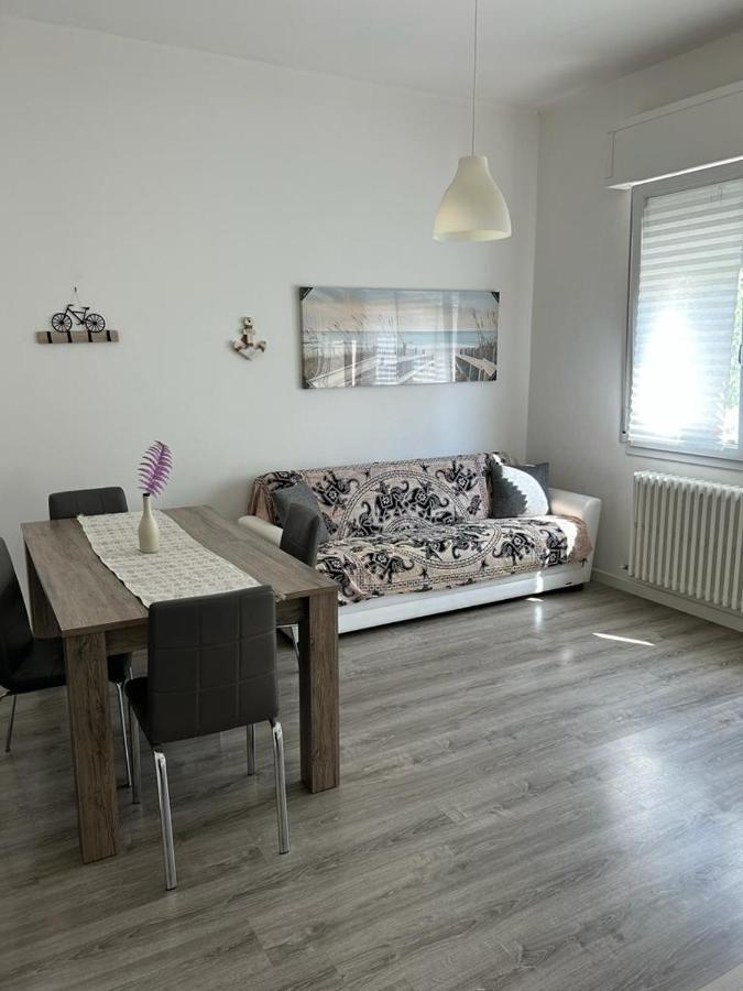 Appartamento In Villetta A 2 Passi Dal Mare E Dal Centro 佩萨罗 外观 照片
